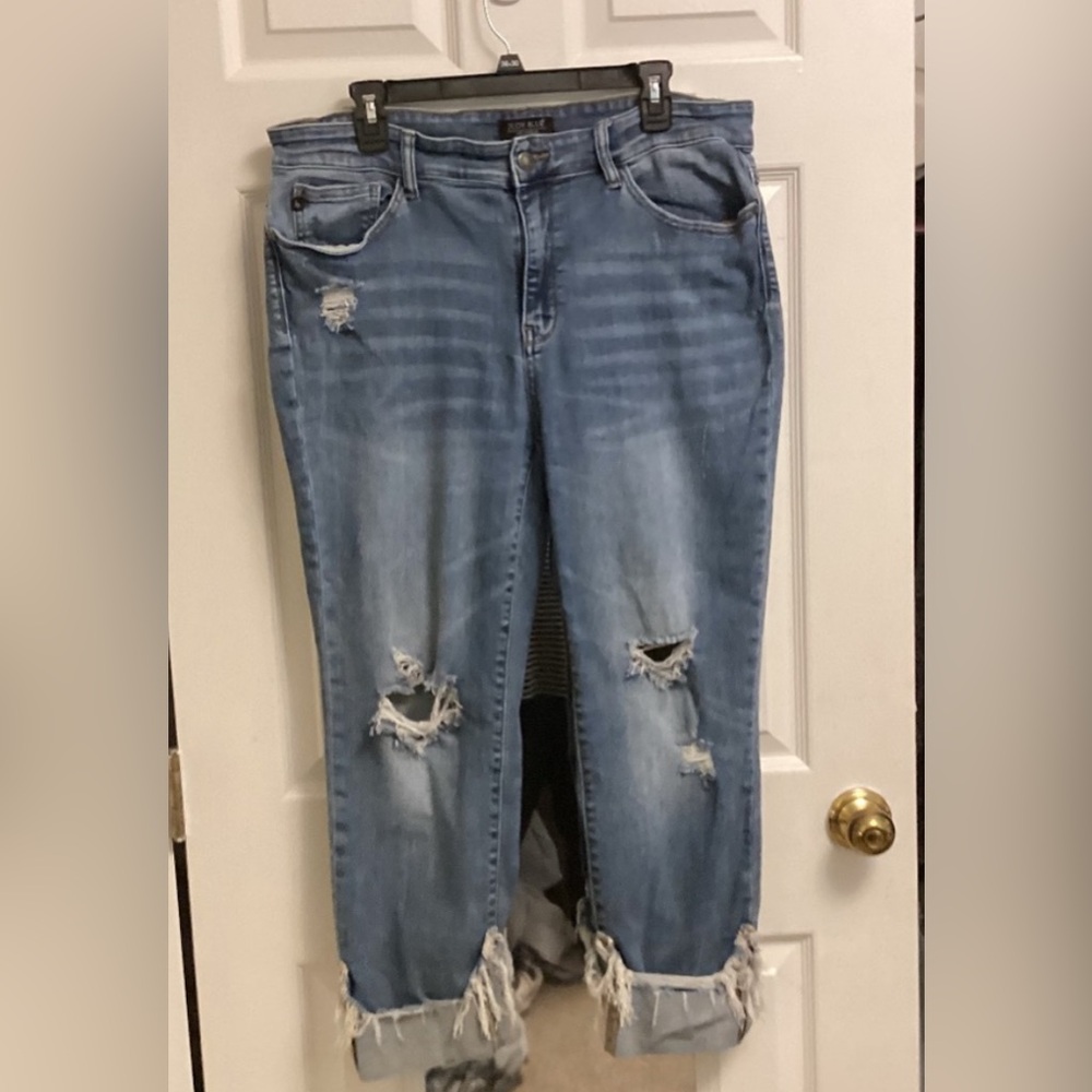 Judy Blue Cuffed Baggy Capris Straight Fit